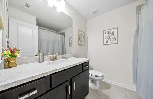 Cliftondale Haus | 3 Bedroom Fully Furnished Townhouse with Large Media Room and Large Rear Deck