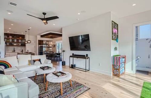 Chestnut Haus | New! 4 BDRM w/POOL Mins To DT