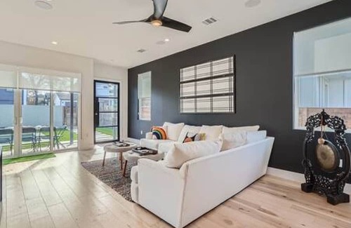 Chestnut Haus | New! 4 BDRM w/POOL Mins To DT