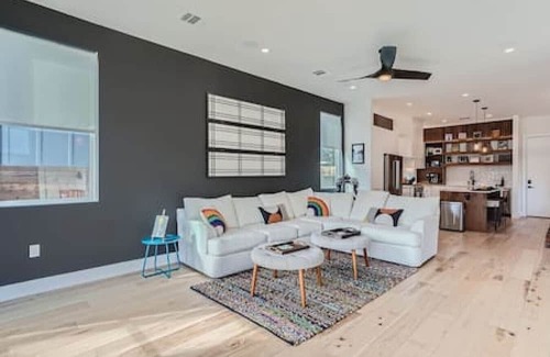 Chestnut Haus | New! 4 BDRM w/POOL Mins To DT