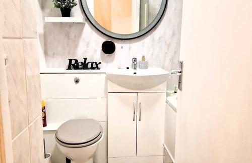 Sutton Central Wohnung | Relaxing Spacious Brunswick Rooms in Sutton