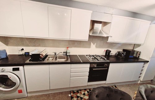 Sutton Central Wohnung | Relaxing Spacious Brunswick Rooms in Sutton