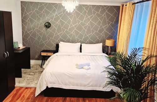 Sutton Central Wohnung | Relaxing Spacious Brunswick Rooms in Sutton