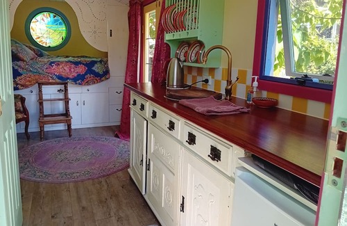 Balingup Kabine | Stay in a Peacefull'friendly quiet village of Balingup wa . explore many things