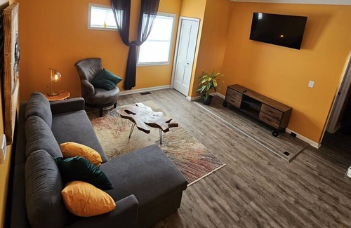 Holly Wohnung | The Caboose - Cozy space, steps from downtown