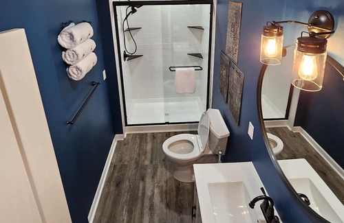 Holly Wohnung | The Caboose - Cozy space, steps from downtown