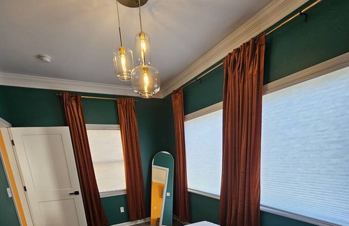 Holly Wohnung | The Caboose - Cozy space, steps from downtown