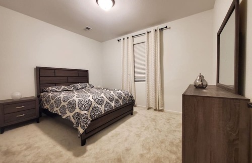 Aurora Haus | New built bright, cozy & stylish 3br place with garage