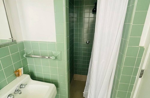 Clemmons Wohnung | Arboretum Room queen - Non- Smoking- No Pet