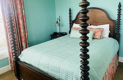 Clemmons Wohnung | Oak Tree Room queen - Non- Smoking- No Pet