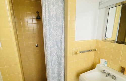 Clemmons Wohnung | Oak Tree Room queen - Non- Smoking- No Pet