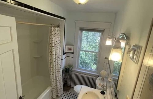 Top of the Hill Haus | Lovely 4 bdrm home- perfect location- walk to beach and town. Parking/EV Chrgpnt