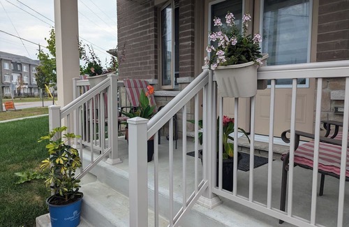 Bowmanville Haus | Cozy ensuite w/seperate entrance & balcony, 1 minute to grocery and Rotary Park
