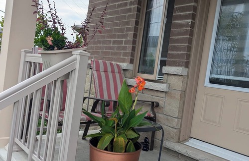 Bowmanville Haus | Cozy ensuite w/seperate entrance & balcony, 1 minute to grocery and Rotary Park