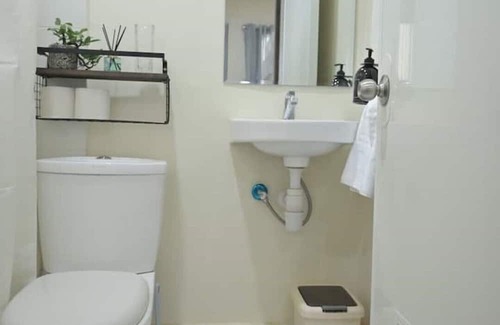 Dumaguete Haus | Hyacinth by Elle's Place near Dumaguete Airport (2BR with Kitchen)