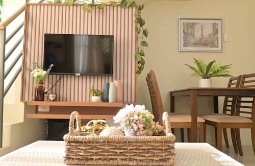 Dumaguete Haus | Hyacinth by Elle's Place near Dumaguete Airport (2BR with Kitchen)
