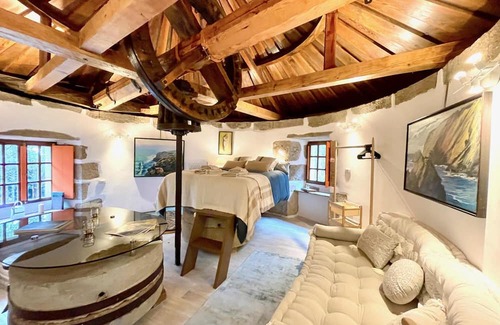 Porto do Barqueiro Haus | The Cliffs - The Painted Mill