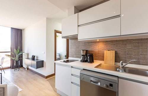 Atasehir Wohnung | Charming Flat with Gorgeous City View in Atasehir