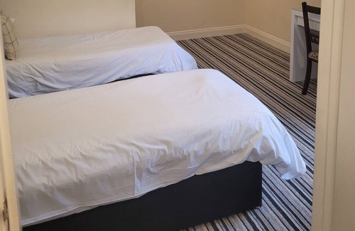 Ludwell Hotel | The Grove Arms