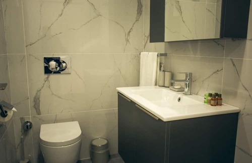 Trikomo Wohnung | Delightful Studio Flat Close to the Beach with Shared Pool and Balcony in Iskele, Cyprus