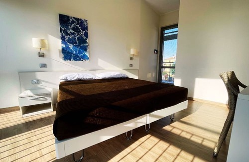 Rosate Haus | Modern master bedroom 10 minutes from highway toll booth