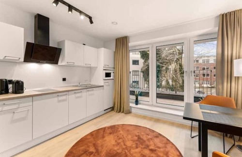 Burgeresch Wohnung | Between-studios - Tiger