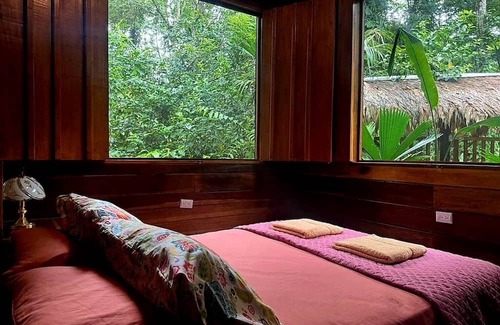 Puerto Viejo de Talamanca Kabine | Enjoy the sounds of nature in this tranquil home, only minutes to Puerto Viejo.