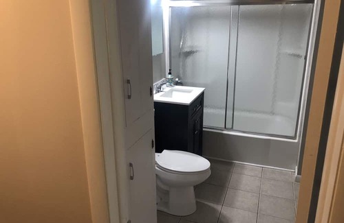 Chardon Wohnung | “Sojourn On South” Comfortable and Quiet 2 Bedroom Apartment