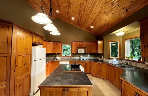 Gooderham Hütte | Spacious Cottage on the shores of Contau Lake