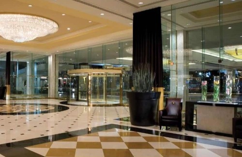 Winchester Villa | 5 minutes to the theme park! Family-sized condo with game room & deck