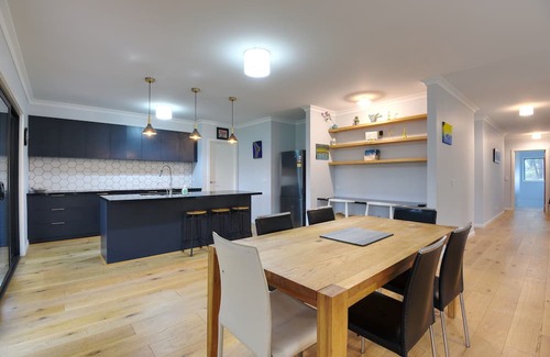 Mount Helen Haus | Spacious Family Escape close to Federation Uni & Buninyong