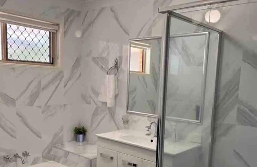 Calamvale Haus | Home away from Home