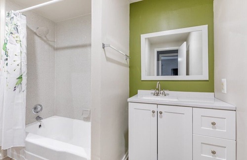 Towson Wohnung | Heart of Towson *Parking*Gym*Pool*Gym*Smart TV