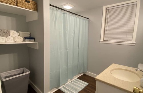 Charlotte Park Haus | 2 bed 1 bath in Charlotte Park, West Nashville. Pet Friendly!