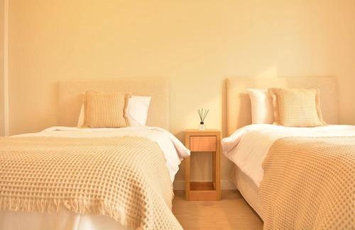 Asuncion Wohnung | Chic 2bdr: Prime Location in Brand-new Building I