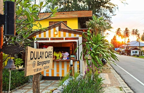 Mae Ram Phueng Haus | The best 3-star hotel in Bang Saphan located right next to Mae Ram Phueng Beach