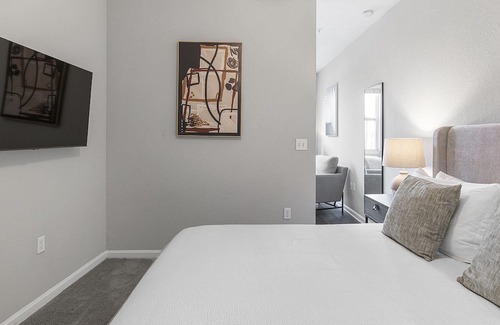 Meadow Woods Wohnung | Modern Apartment in Prime Location (ID1326X971)