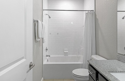 Meadow Woods Wohnung | Modern Apartment in Prime Location (ID1326X971)