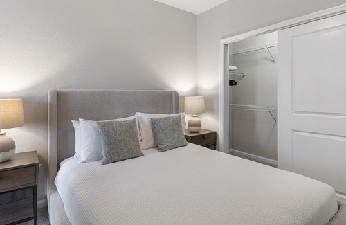 Meadow Woods Wohnung | Modern Apartment in Prime Location (ID1326X971)