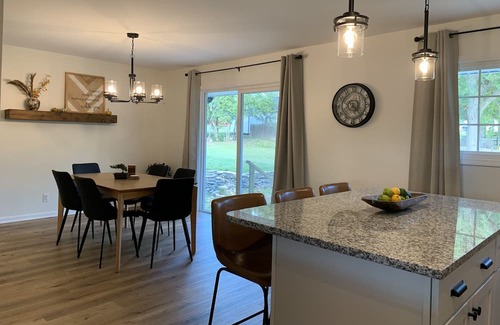 Centerville Haus | Updated home away from home in Centerville.