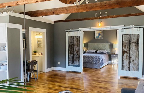 Bridgton Wohnung | Sunny, spacious loft with private hot tub in charming downtown Bridgton, Maine