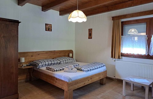 Tiszafured Haus | Holiday home with outdoor pool and WiFi