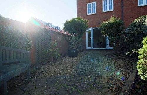 Magor Haus | Seymour Way (Stunning 4 bed with FREE parking)