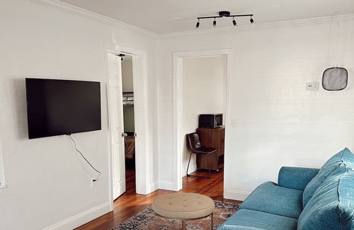 Lake City Haus | Stylish Retro cottage. Sleeps up to 7. Close to ball parks, lakes, and springs!