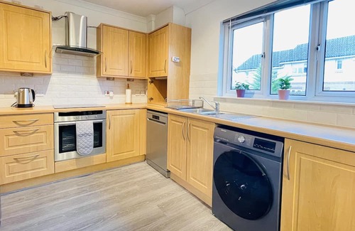 Glasgow Haus | Elegant 3 Bedroom House in Glasgow, close to M8, family friendly!