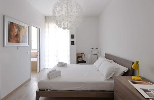 Tre Torri Wohnung | Apartment in Milan with 3 bedrooms sleeps 6
