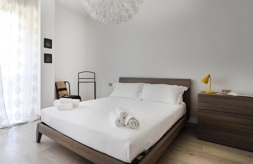 Tre Torri Wohnung | Apartment in Milan with 3 bedrooms sleeps 6