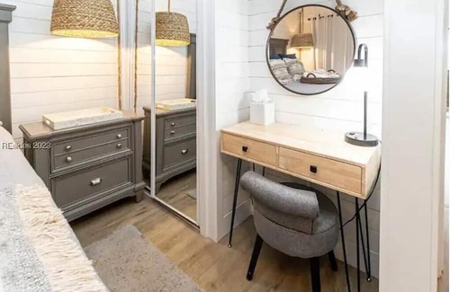 Folly Field Villa | OceansideResort-King Bed-Sleeps 6-Quick Walk to the Beach-Family Friendly Resort