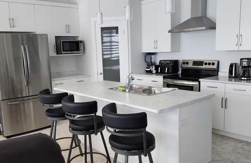 Winnipeg Haus | ChessKings Luxurious 4 Bedrooms in Sage Creek