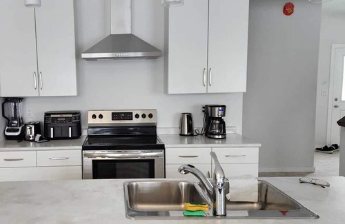 Winnipeg Haus | ChessKings Luxurious 4 Bedrooms in Sage Creek